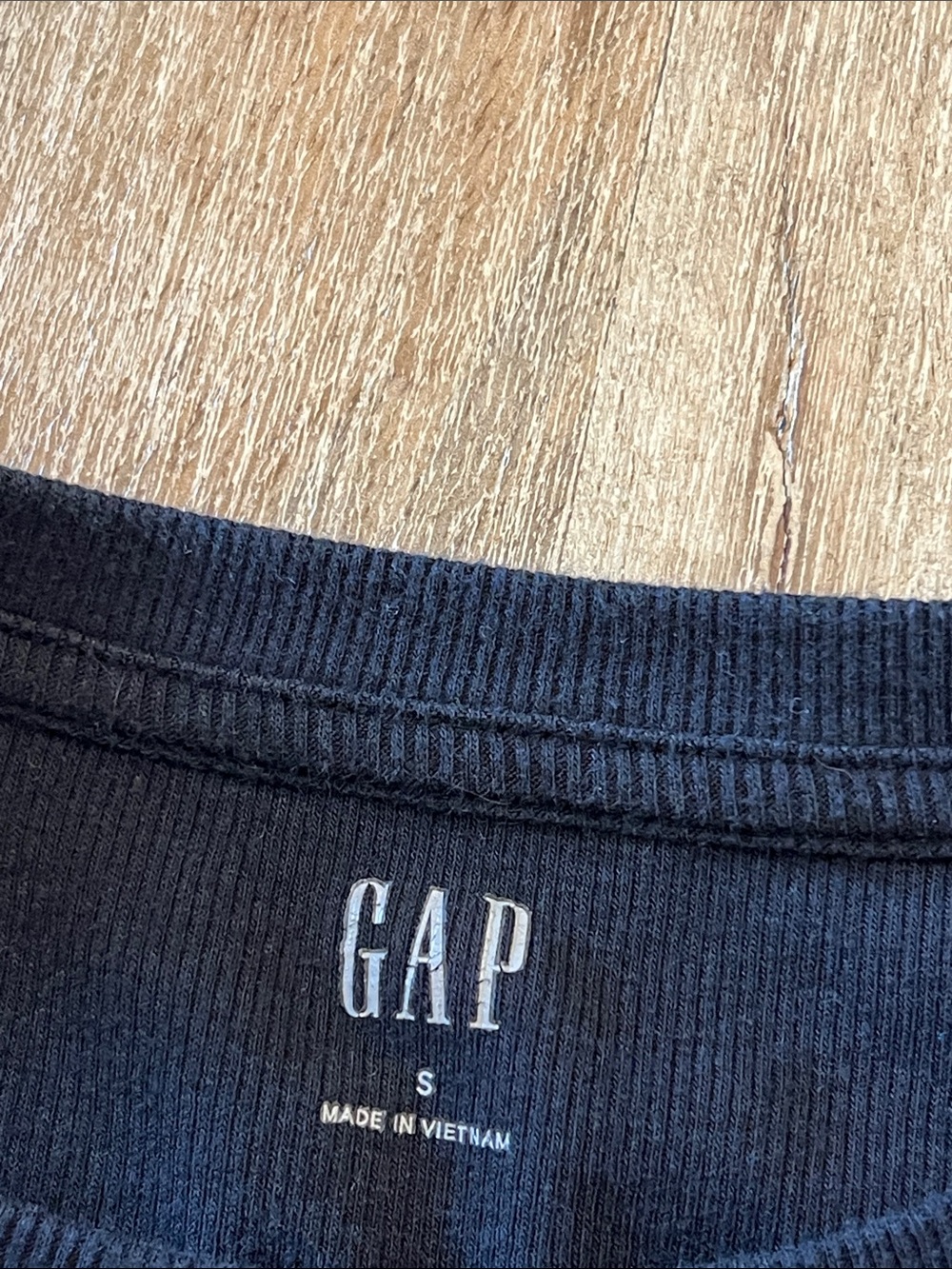 GAP Ruffle Ribbed Tee Women's S - Picture 4 of 7